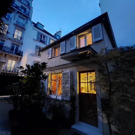 Small Duplex House In Batignolles Appartamento *